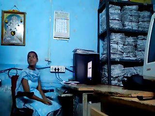 سبزه شیک با پریدن از روی سکی پارتی عضو