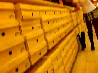 در گنجه مودار, دختران کاشته شد در یک فیلم سکس پارتی خارجی عضو